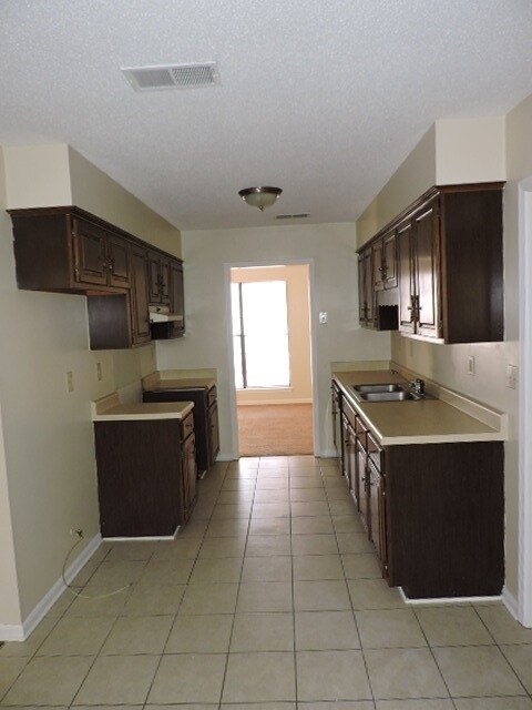 Foto del edificio - 6820 Rockingham Rd