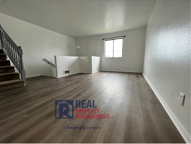 Building Photo - 1215 Cottage Ave