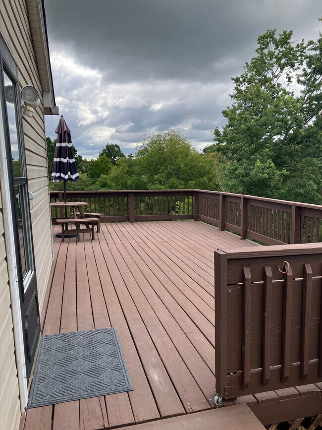 8 Lakeview Dr, Williamstown, KY 41097 House Rental in Williamstown