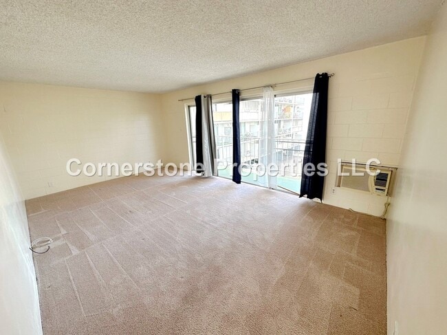 Building Photo - 2873 S King St
