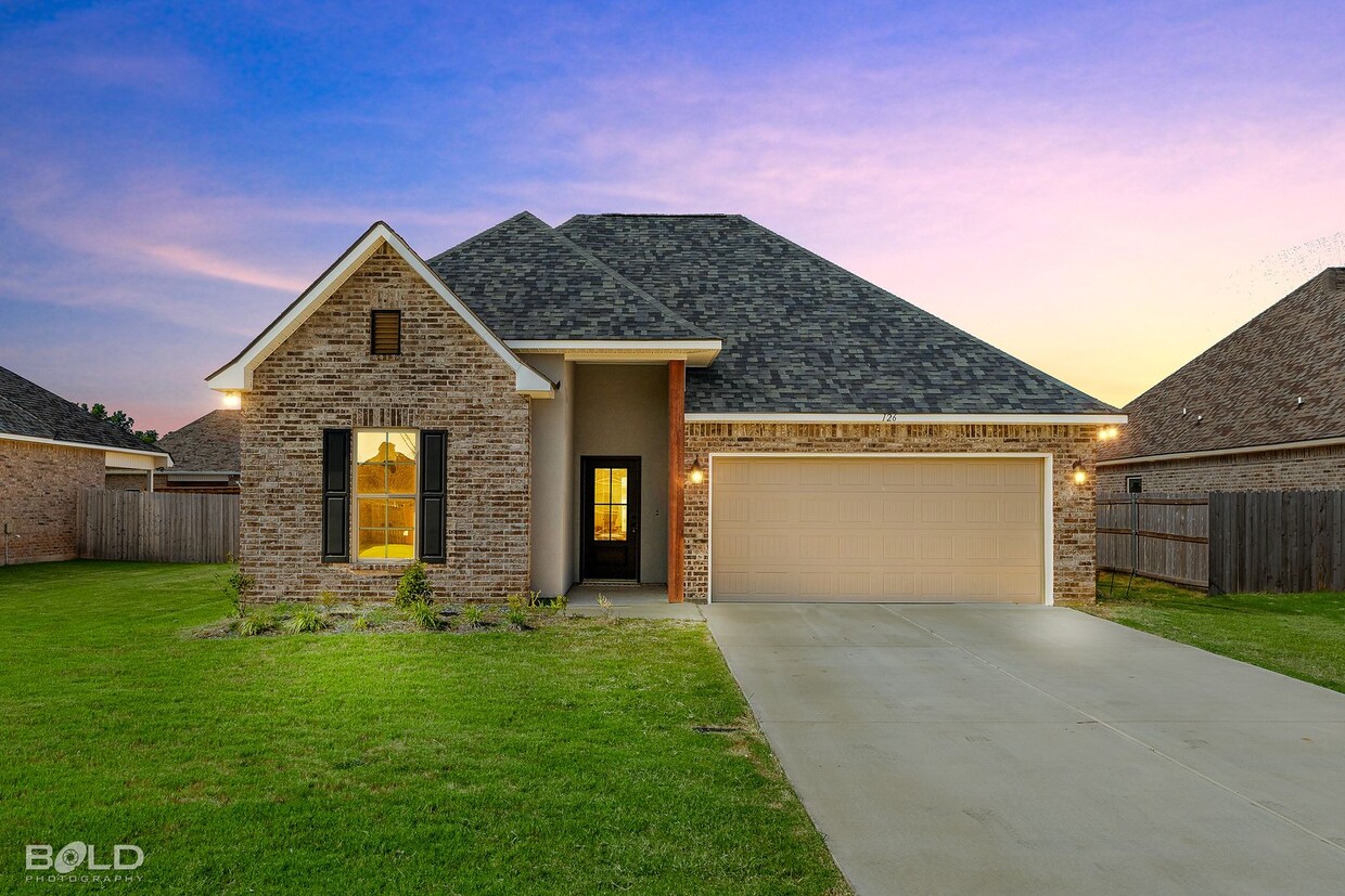 Primary Photo - Check Out this 3 bed 2 bath in Canes Landing!