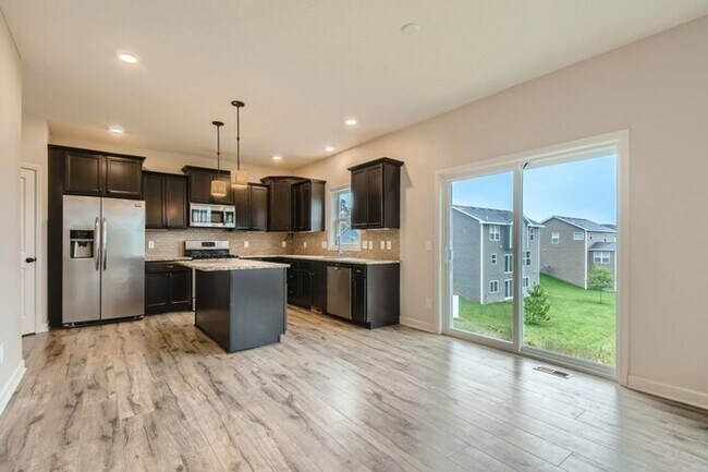 Foto del edificio - 16025 Uranimite Street NW, Ramsey, MN, 55303