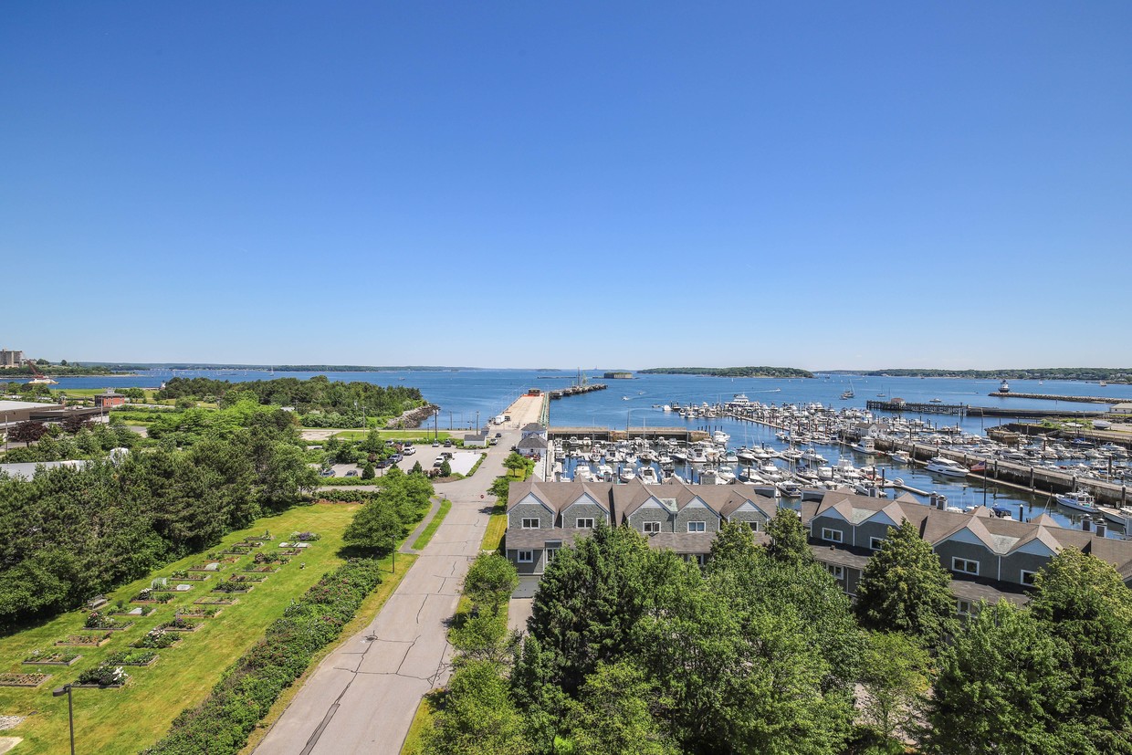 148 Breakwater Dr, South Portland, ME 04106 Condo for Rent in South