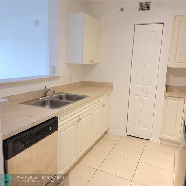 Building Photo - 6768 Heritage Grande