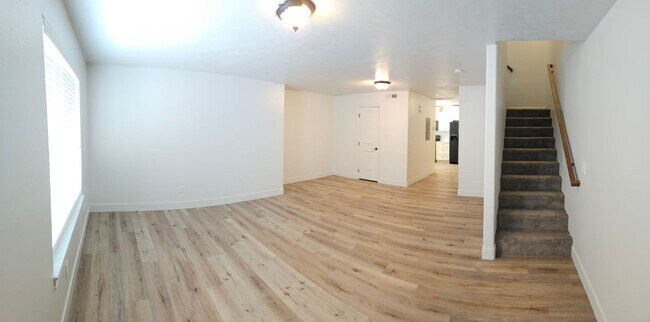 Foto del edificio - 576 Sunflower Rd