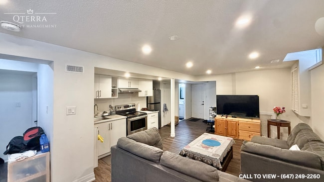 Building Photo - 3278 Wilmar Cres