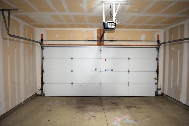 Building Photo - 609 Powell Dr