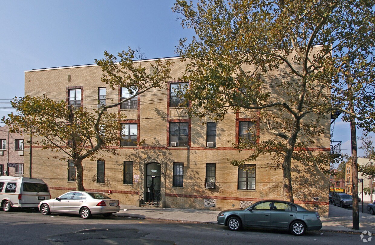 Primary Photo - 140 Newport St