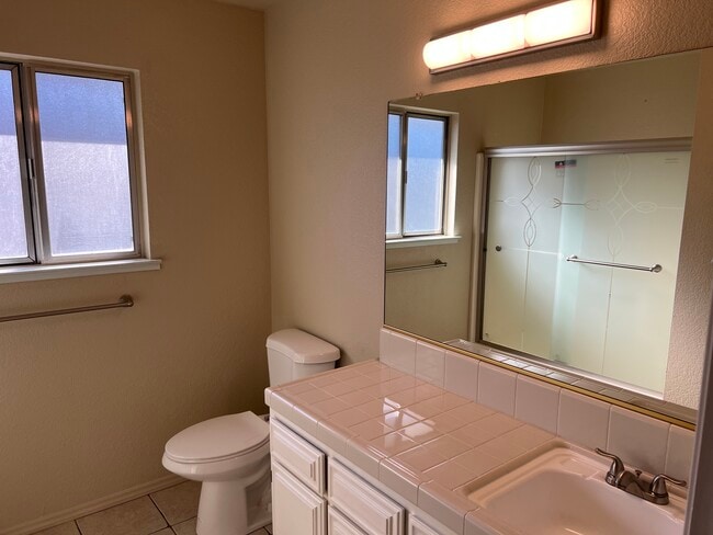 Building Photo - 801 Foxfire Dr