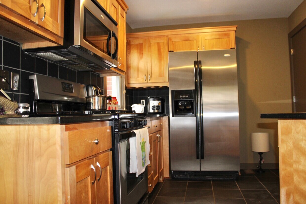 Foto principal - 706 W 46th St