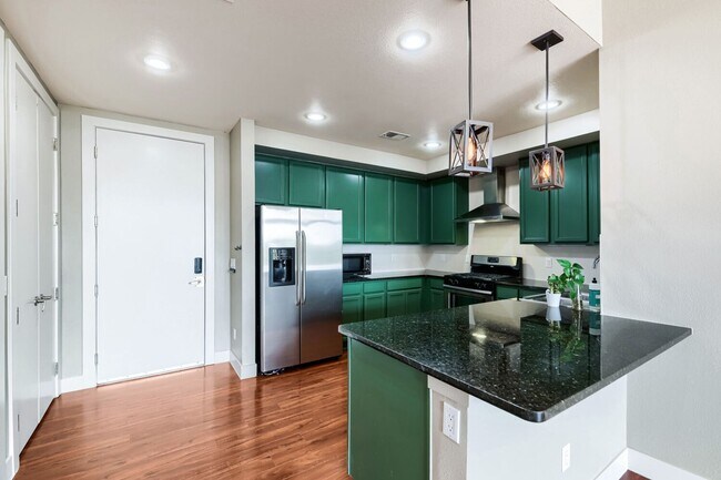 Photo - 2bd/2ba Top Floor Condo in Congress Park- Available NOW!