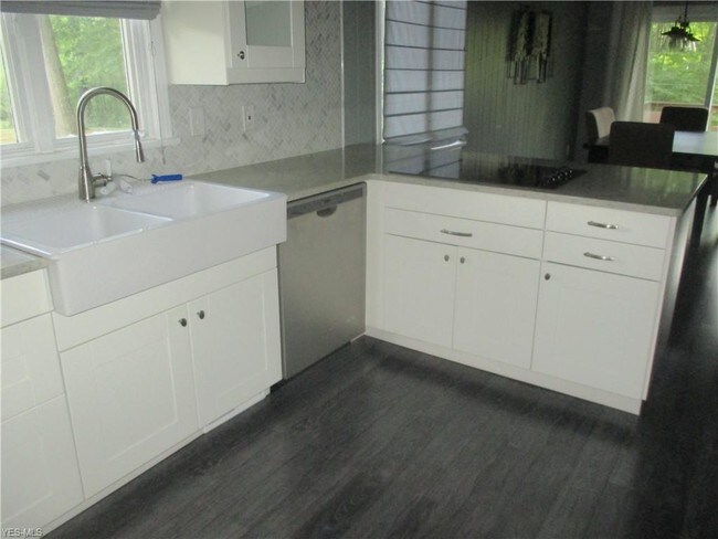 Building Photo - 685 Blueberry Hill Dr