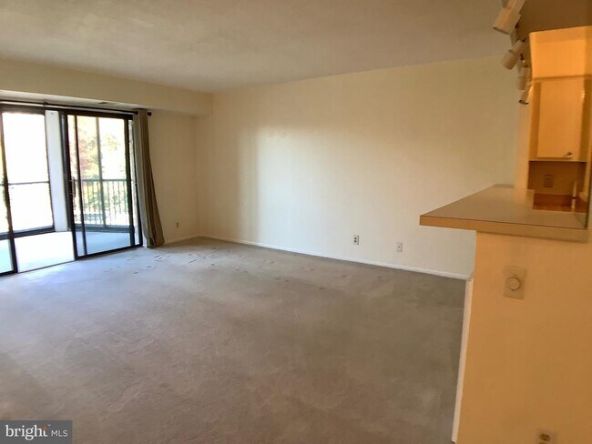 Building Photo - 5903 Mt Eagle Dr