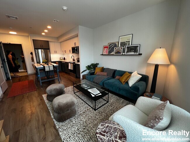 Foto del edificio - 80 Rugg Rd