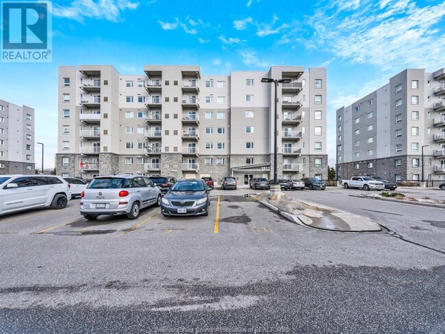 Building Photo - 1611 Banwell Rd