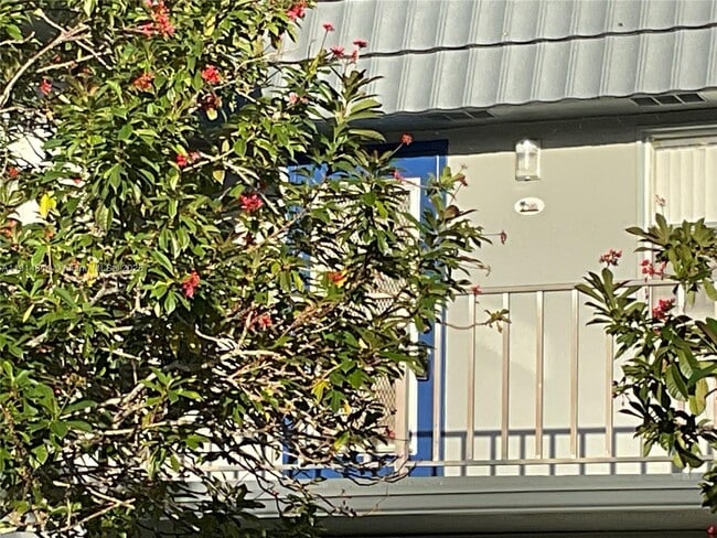 Building Photo - 516 Saxony Dr