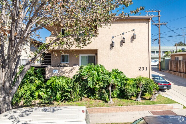 Foto del edificio - 231 Justin Ave