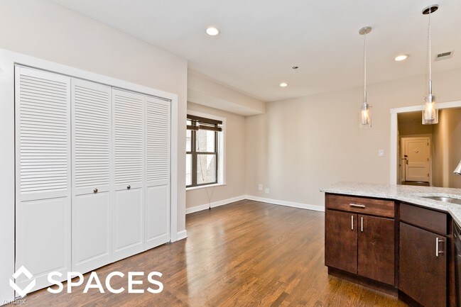 Foto del edificio - 2 br, 1 bath  - 656 W Gordon Terrace UNT3E