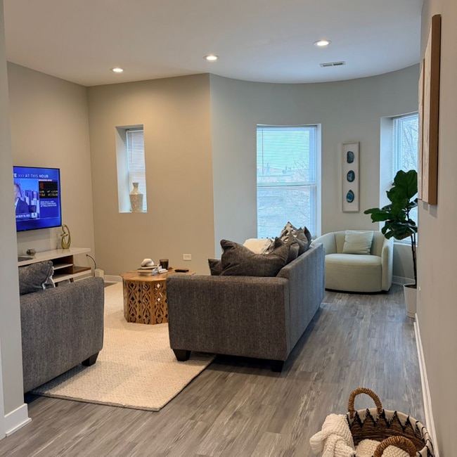 Building Photo - 4753 S St Lawrence Ave