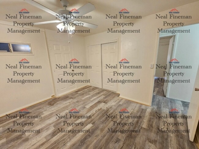 Building Photo - 3 Bed 1 Bath, Includes 2 Parking Stalls in...