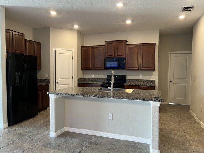 Building Photo - 10505 Fairy Moss Ln