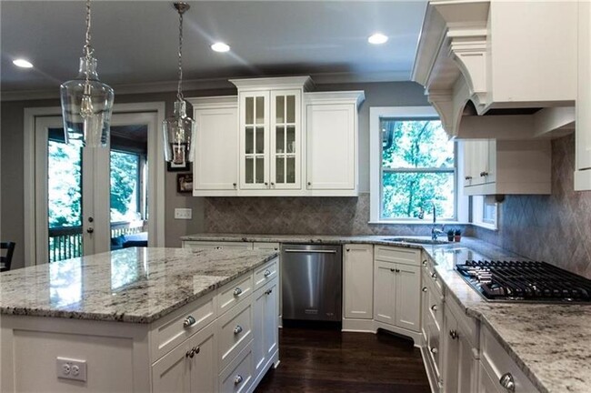 Foto del edificio - 301 Hillcrest Ave