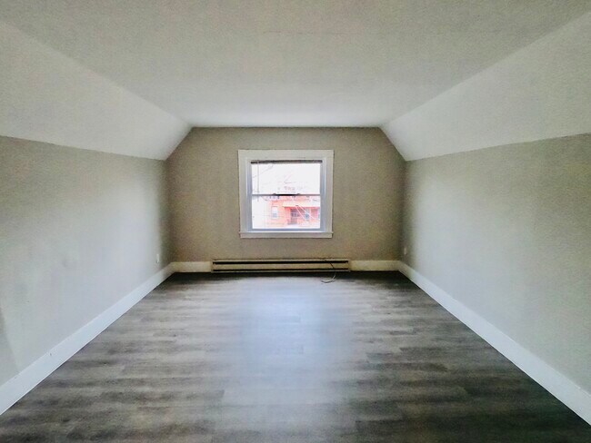 Building Photo - 216 Mansfield St
