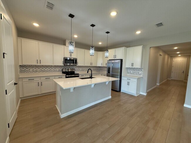 Foto del edificio - 4/3 Clermont Spacious Home-AVAILABLE 09/10/2026