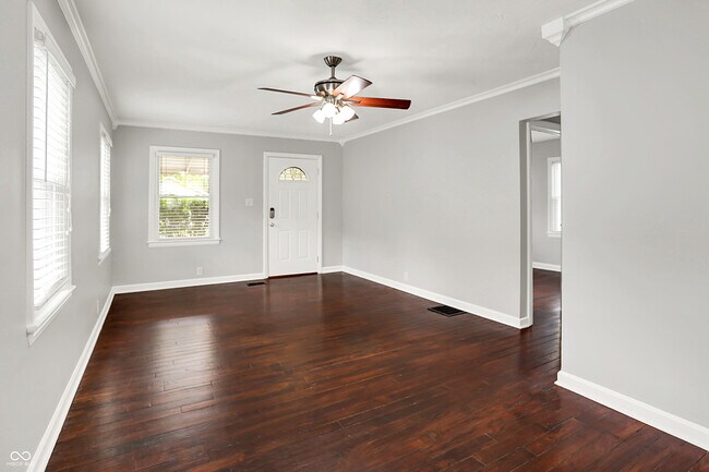 Foto del edificio - 5039 Primrose Ave