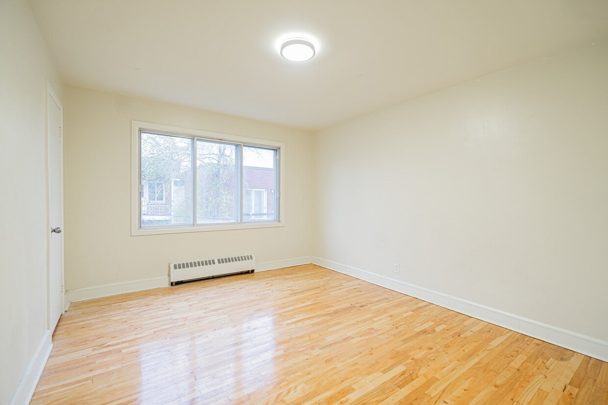 Primary Photo - 6880-625e 25e Ave