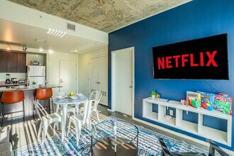 Building Photo - 333 E Roosevelt St