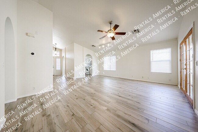 Foto del edificio - 2454 E Orchid Ln