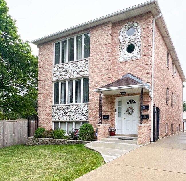 Foto del edificio - 6427 W Dakin St