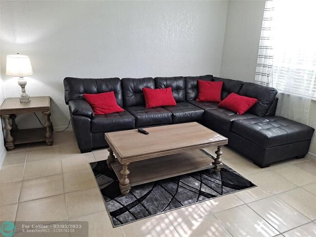 Foto del edificio - 705 SW 148th Ave