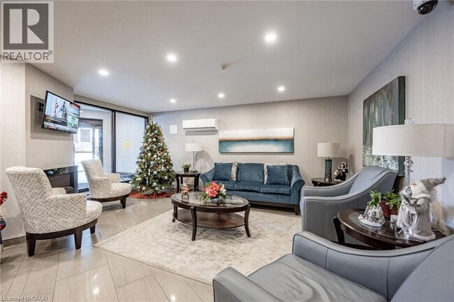 Building Photo - 700 Dynes Rd