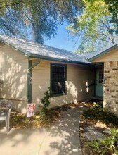 Building Photo - 728 W San Antonio St