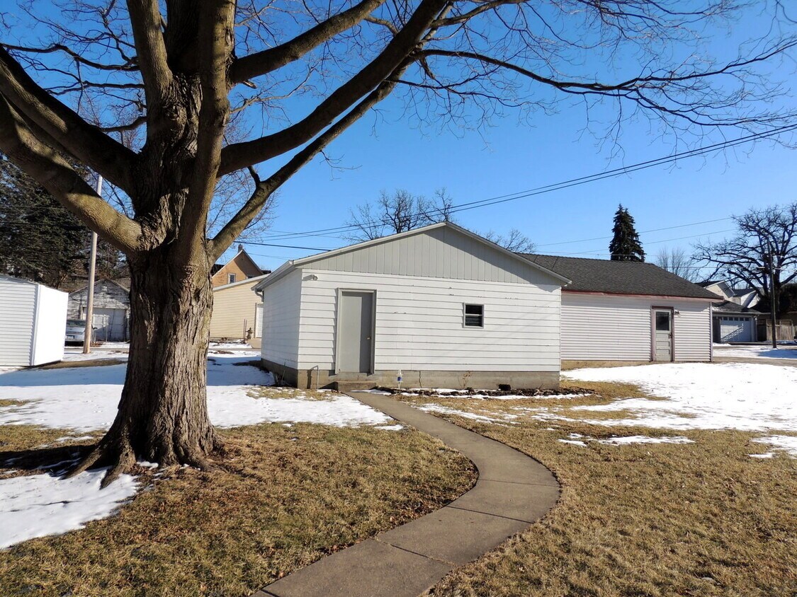 Foto del edificio - 638 Leonard Ave