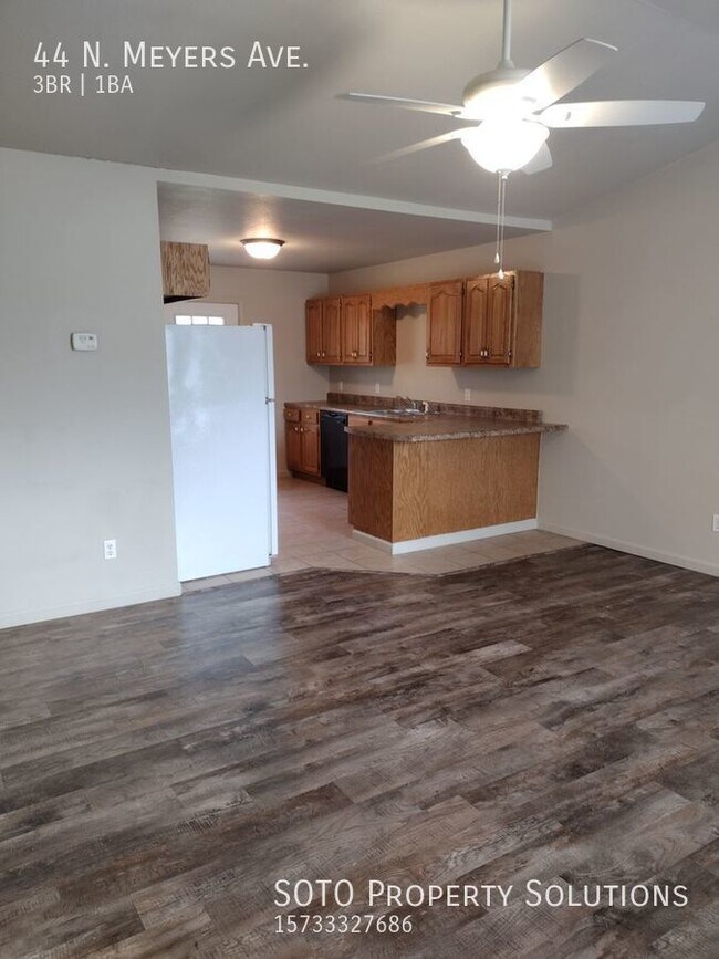 Building Photo - 3BD/1BA Pet Friendly Duplex in Benton