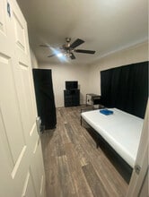 Building Photo - 325 Robin Ln