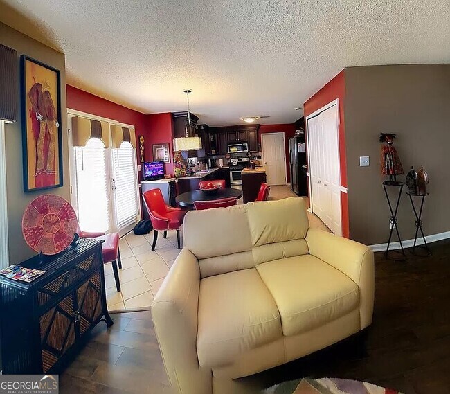 Foto del edificio - 5849 Whitney Way