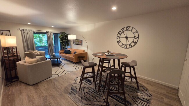 Foto del edificio - 2 Bedroom 1 Bath - Blocks from Pearl Street and Downtown