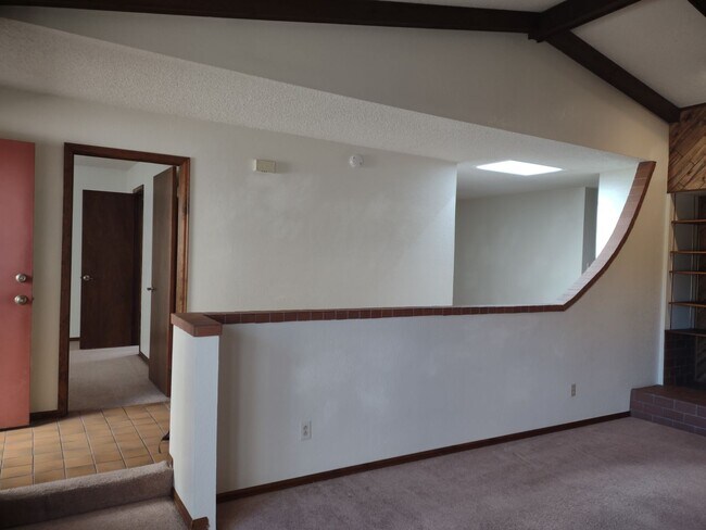 Foto del edificio - ALL PROSPECTIVE TENANTS MUST SUBMIT A ON L...