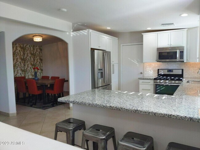 Building Photo - 3644 E Poinsettia Dr