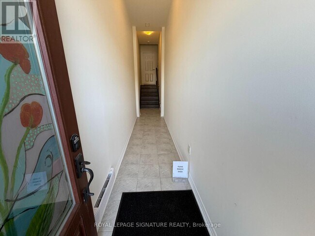 Building Photo - 112 Burnhamthorpe Rd E