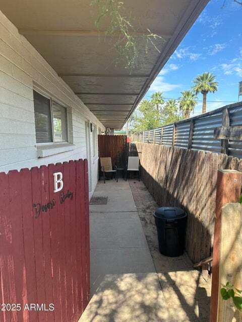 Building Photo - 828 W 2nd St