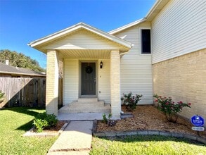 Building Photo - 1139 W Brompton Dr