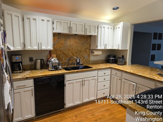 Foto del edificio - Renton - 4 bedroom 2.5 bath rental home - Custom home with large rooms - Available July 5th 2026