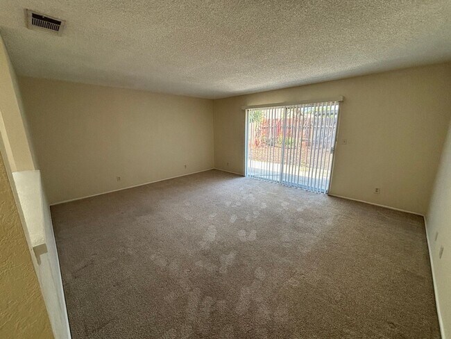 Foto del edificio - Beautiful Home By UCR