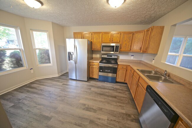 Foto del edificio - 876 Meadowlands Dr