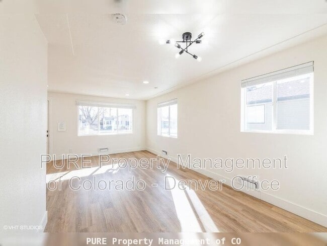 Foto del edificio - 5525 Brentwood St